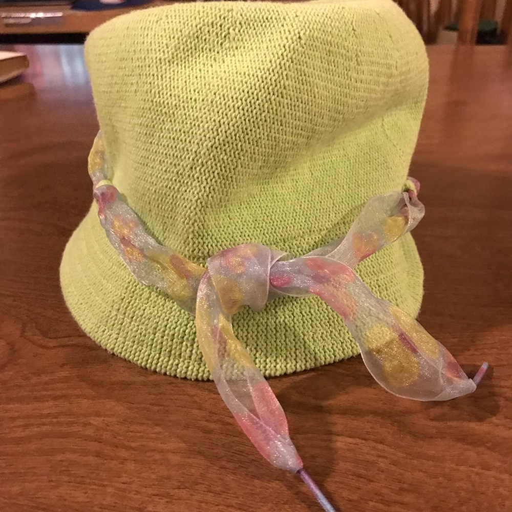 Flapper style hat